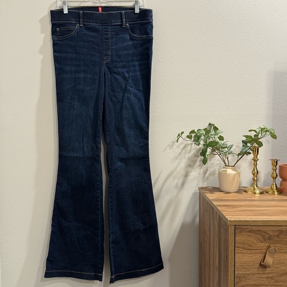 Spanx Size Large Midnight Shade Flare Wide Leg Jeans Pull On Stretch Comfort - Picture 2 of 6